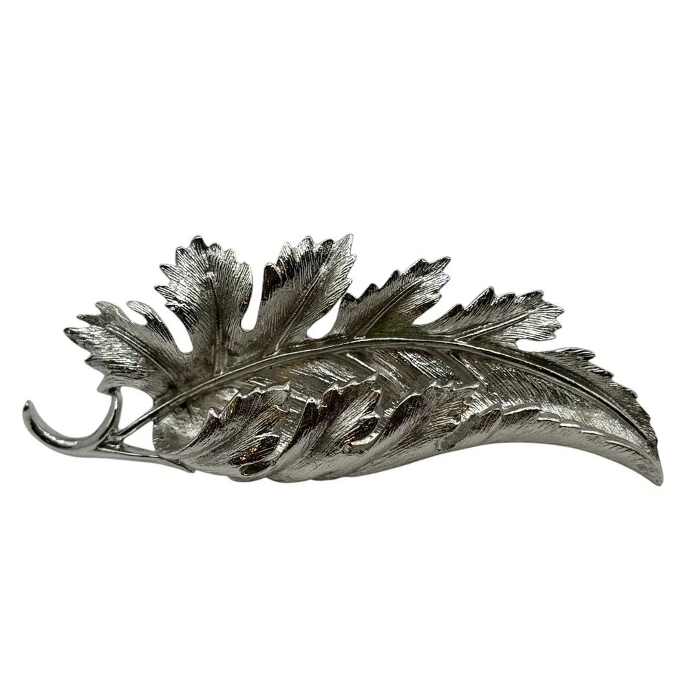 Coro Pegasus Leaf‎ Brooch Silver Tone Textured  Curled Vintage Nature 3D Brushed